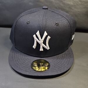 New York Yankees Black Fitted Cap 7 5/8